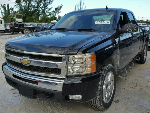 1GCRKSE32BZ421930 - 2011 CHEVROLET SILVERADO BLACK photo 2