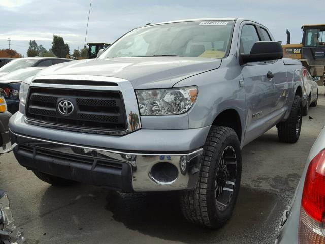 5TFRM5F10AX005751 - 2010 TOYOTA TUNDRA DOU SILVER photo 2