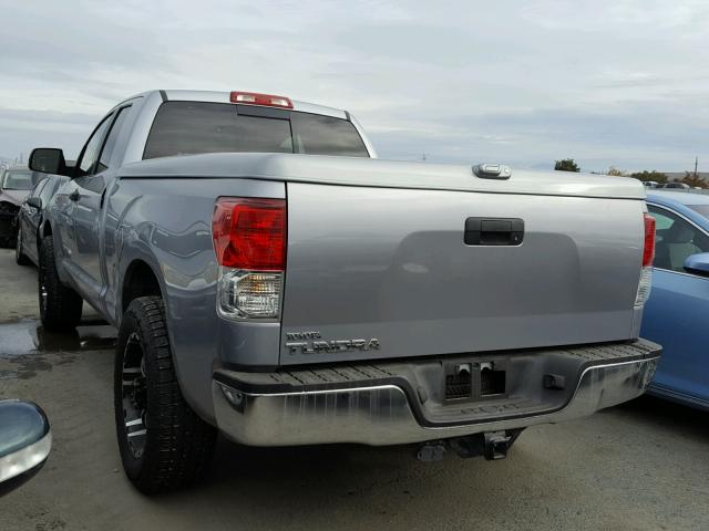 5TFRM5F10AX005751 - 2010 TOYOTA TUNDRA DOU SILVER photo 3