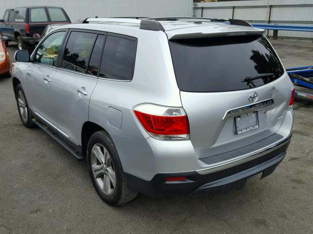 5TDDK3EH4DS263624 - 2013 TOYOTA HIGHLANDER SILVER photo 3