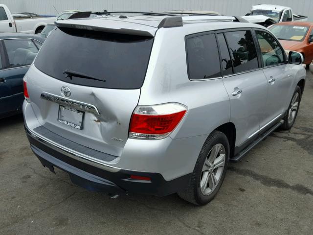 5TDDK3EH4DS263624 - 2013 TOYOTA HIGHLANDER SILVER photo 4