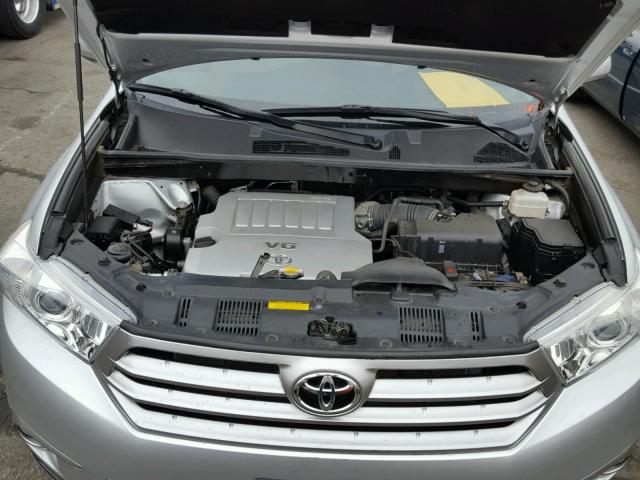 5TDDK3EH4DS263624 - 2013 TOYOTA HIGHLANDER SILVER photo 7