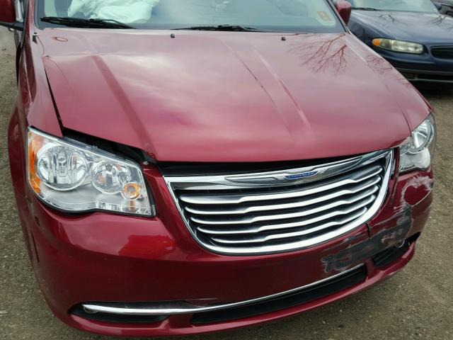 2C4RC1BG8GR128890 - 2016 CHRYSLER TOWN & COU BURGUNDY photo 9