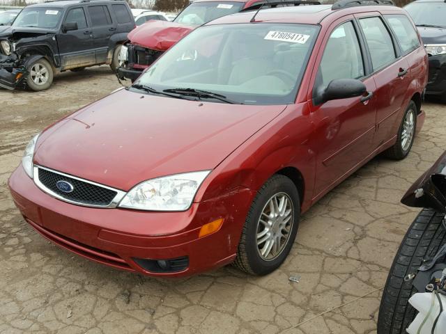 1FAFP36N45W196092 - 2005 FORD FOCUS ZXW RED photo 2