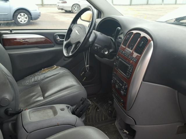 2C8GP64L45R304364 - 2005 CHRYSLER TOWN & COU BLUE photo 9