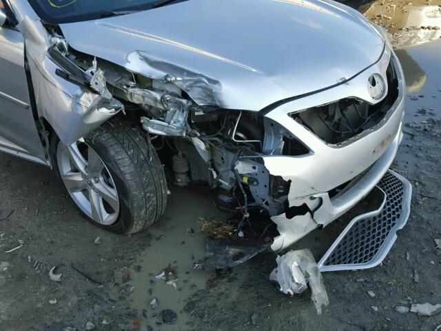 4T1BK3EK1BU615436 - 2011 TOYOTA CAMRY SE SILVER photo 9