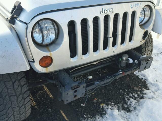 1C4HJWEG3CL173362 - 2012 JEEP WRANGLER U SILVER photo 9