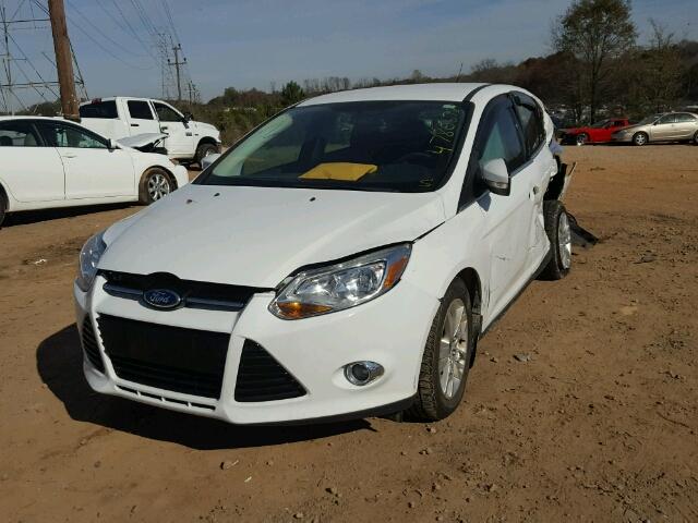 1FAHP3M24CL426665 - 2012 FORD FOCUS SEL WHITE photo 2