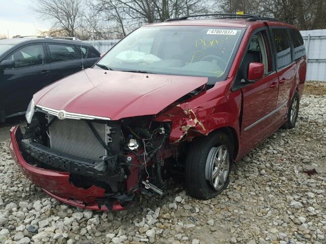 2A8HR54139R654348 - 2009 CHRYSLER TOWN & COU RED photo 2