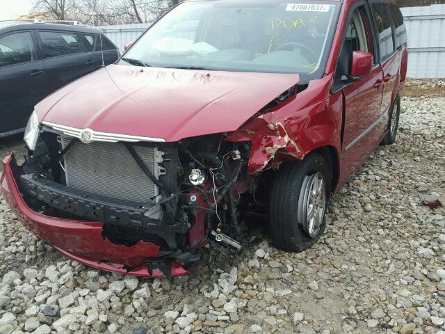 2A8HR54139R654348 - 2009 CHRYSLER TOWN & COU RED photo 9