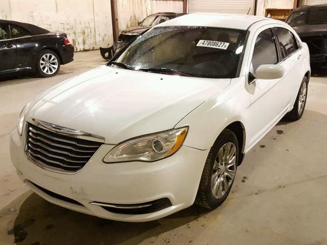 1C3BC4FG5BN547402 - 2011 CHRYSLER 200 LX WHITE photo 2