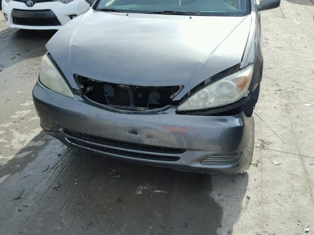 4T1BE32KX3U714995 - 2003 TOYOTA CAMRY LE ნაცრისფერი ფოტო 9