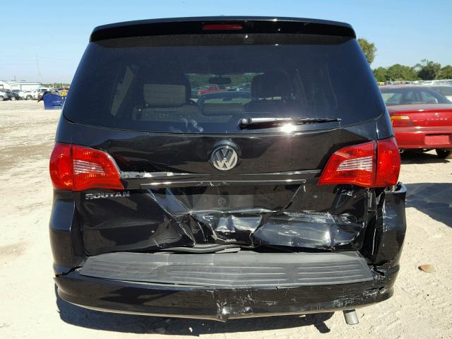 2C4RVABG9CR321506 - 2012 VOLKSWAGEN ROUTAN SE BLACK photo 9