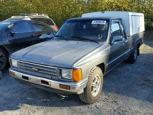 JT4RN70D6G0011647 - 1986 TOYOTA PICKUP XTR GRAY photo 2