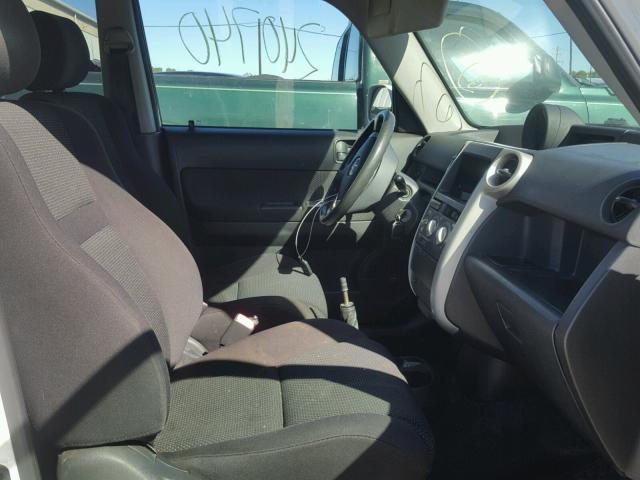 JTLKT334154022450 - 2005 TOYOTA SCION XB თეთრი ფოტო 5