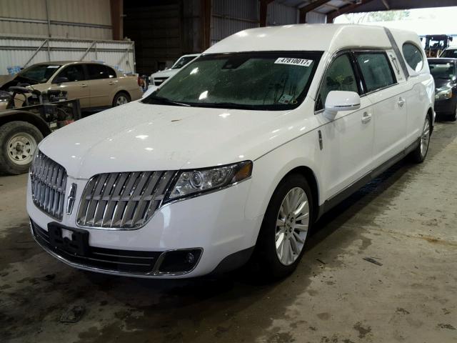 2LJHJ5LR0CBL53328 - 2012 LINCOLN MKT WHITE photo 2