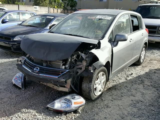 3N1BC1CP3BL490022 - 2011 NISSAN VERSA S GRAY photo 2