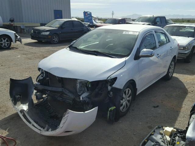 1NXBU4EE2AZ351524 - 2010 TOYOTA COROLLA BA WHITE photo 2