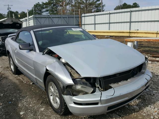1ZVFT84N165254928 - 2006 FORD MUSTANG SILVER photo 1