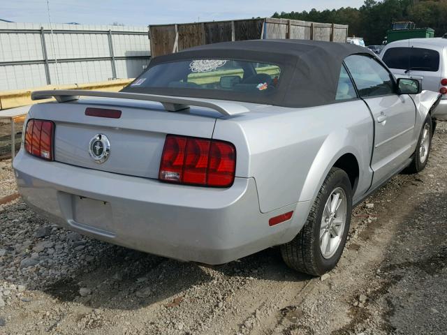 1ZVFT84N165254928 - 2006 FORD MUSTANG SILVER photo 4