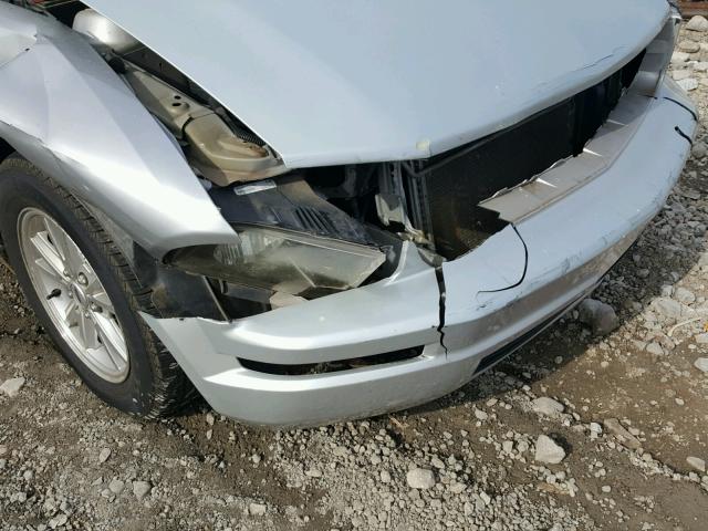 1ZVFT84N165254928 - 2006 FORD MUSTANG SILVER photo 9