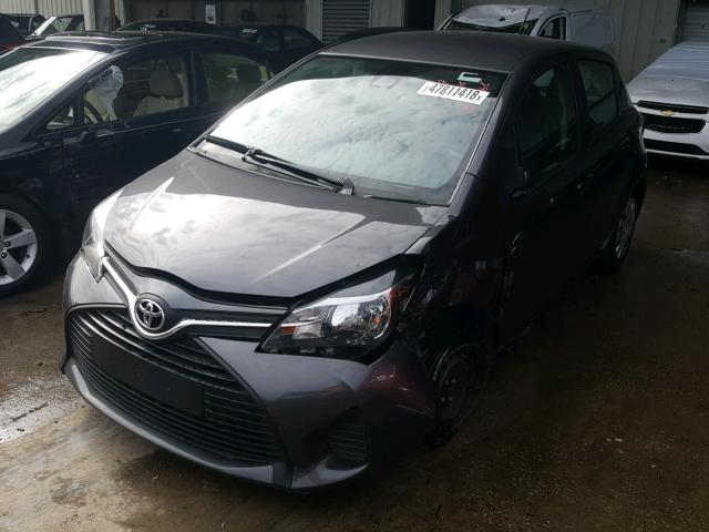 VNKKTUD34HA080590 - 2017 TOYOTA YARIS L GRAY photo 2