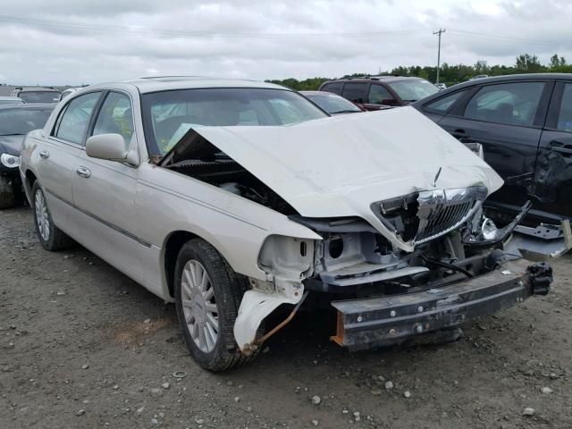 1LNHM83W94Y670719 - 2004 LINCOLN TOWN CAR U WHITE photo 1