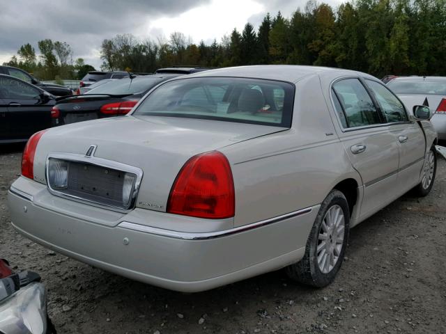 1LNHM83W94Y670719 - 2004 LINCOLN TOWN CAR U WHITE photo 4