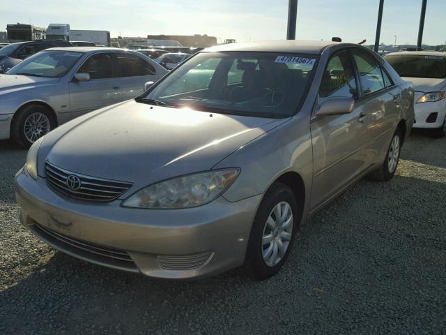 4T1BE32K35U423001 - 2005 TOYOTA CAMRY LE BEIGE photo 2