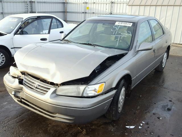 4T1BG22K4VU115906 - 1997 TOYOTA CAMRY CE GRAY photo 2