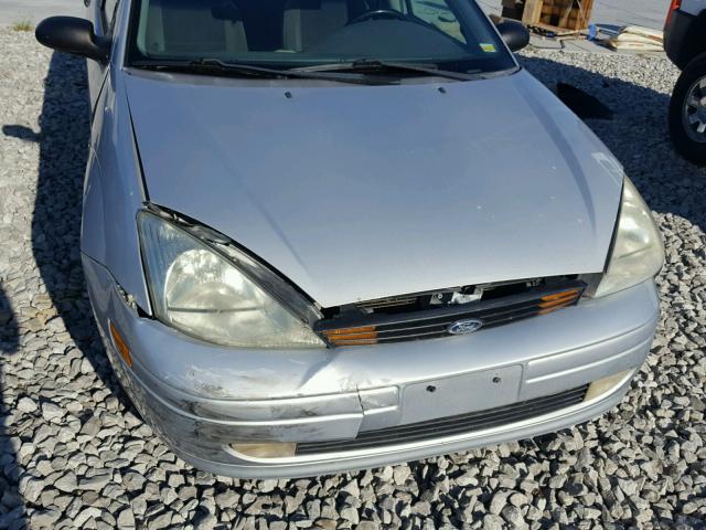 1FAFP38342W245640 - 2002 FORD FOCUS ZTS SILVER photo 9