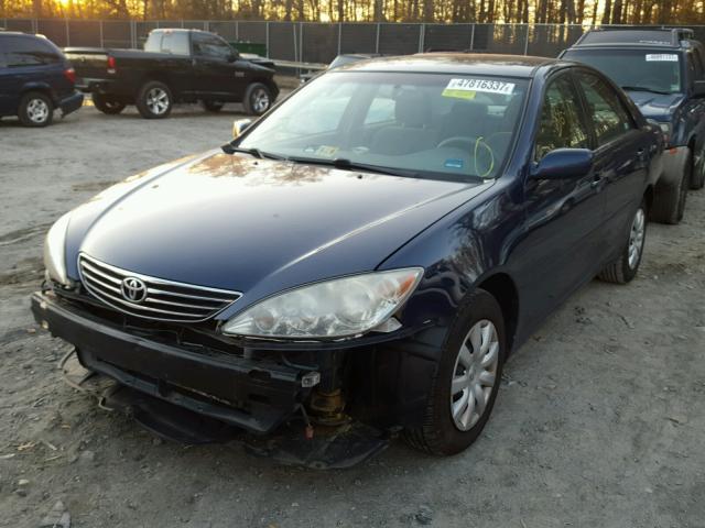 4T1BE32K35U417389 - 2005 TOYOTA CAMRY LE ლურჯი ფოტო 2