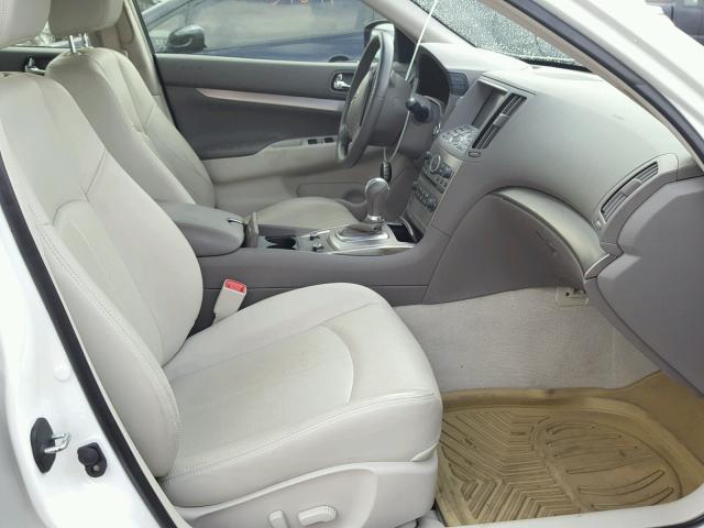 JN1CV6AP9FM502216 - 2015 INFINITI Q40 WHITE photo 5