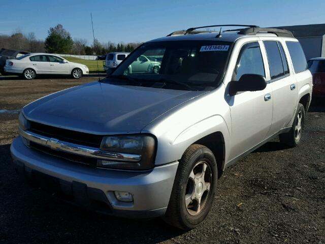 1GNET16S556154954 - 2005 CHEVROLET TRAILBLAZE SILVER photo 2