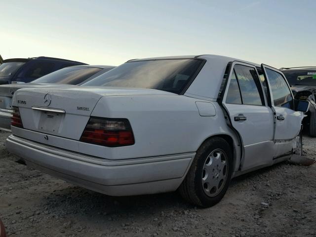 WDBEB31EXSC129830 - 1995 MERCEDES-BENZ E 300D WHITE photo 4