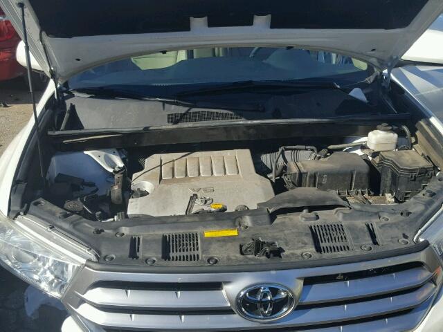 5TDZK3EH0DS130039 - 2013 TOYOTA HIGHLANDER WHITE photo 7