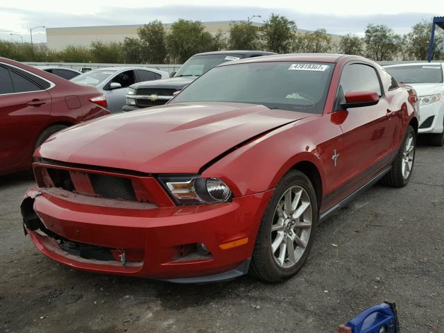 1ZVBP8AN8A5159525 - 2010 FORD MUSTANG RED photo 2