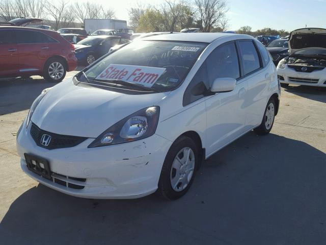 JHMGE8H36DC028501 - 2013 HONDA FIT WHITE photo 2