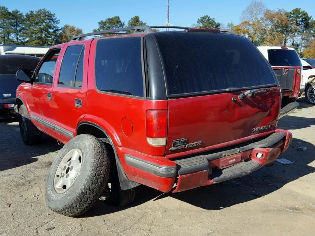 1GNDT13W5WK210015 - 1998 CHEVROLET BLAZER RED photo 3