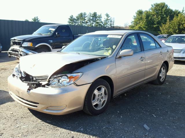 4T1BF32K12U010146 - 2002 TOYOTA CAMRY LE GOLD photo 2