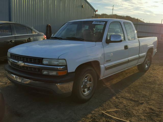 2GCEC19V3X1200502 - 1999 CHEVROLET SILVERADO WHITE photo 2