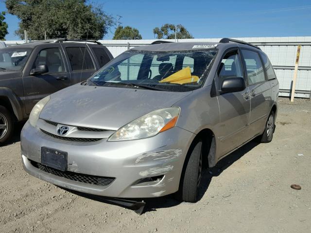 5TDZA23C56S497669 - 2006 TOYOTA SIENNA CE SILVER photo 2