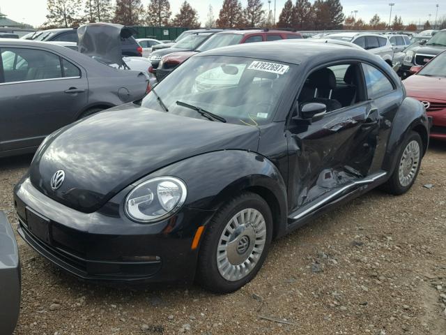 3VWJX7AT7DM692548 - 2013 VOLKSWAGEN BEETLE BLACK photo 2