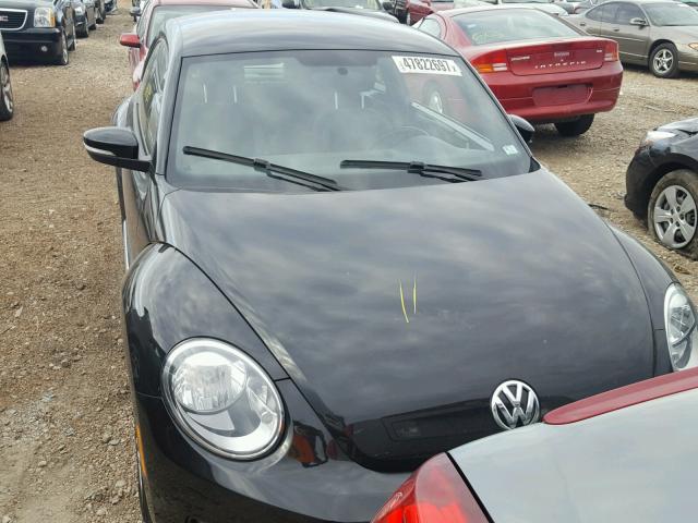 3VWJX7AT7DM692548 - 2013 VOLKSWAGEN BEETLE BLACK photo 7