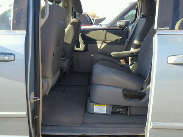 2A8HR54P58R637215 - 2008 CHRYSLER TOWN & COU BLUE photo 6