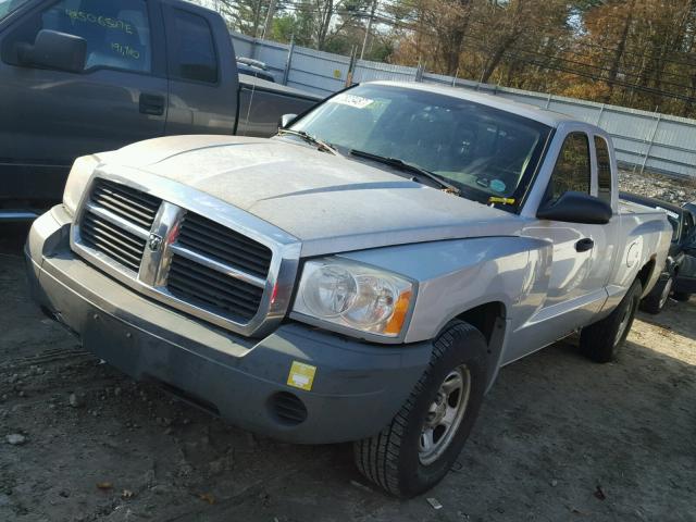 1D7HE22K05S341396 - 2005 DODGE DAKOTA ST SILVER photo 2