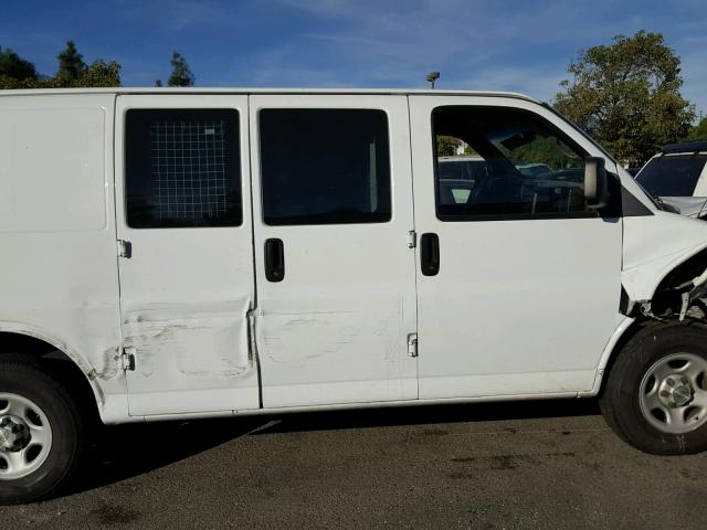 1GCFG15X681172220 - 2008 CHEVROLET EXPRESS G1 WHITE photo 9