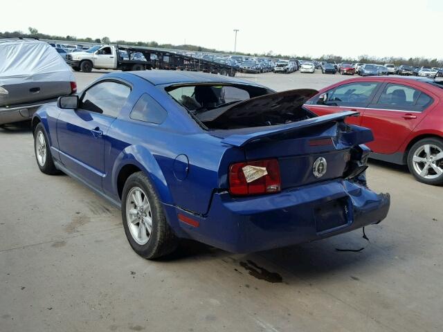 1ZVFT80N855107106 - 2005 FORD MUSTANG BLUE photo 3