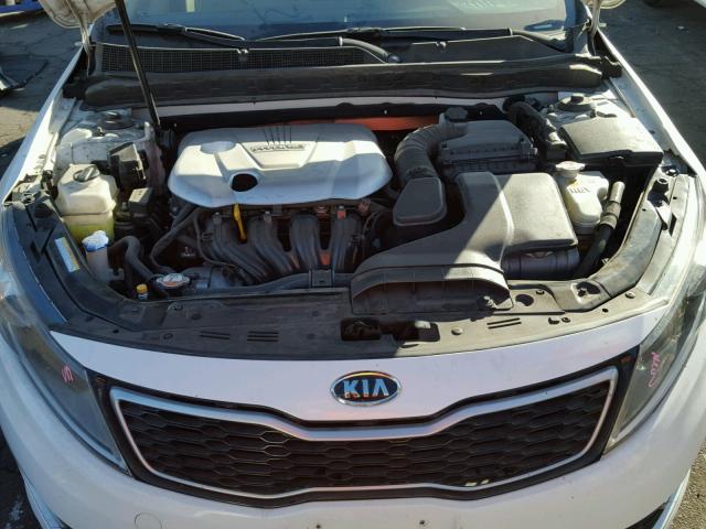 KNAGM4ADXC5010812 - 2012 KIA OPTIMA HYB WHITE photo 7