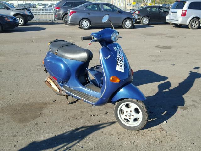 ZAPM198F555012147 - 2005 VESPA M198F BLUE photo 1